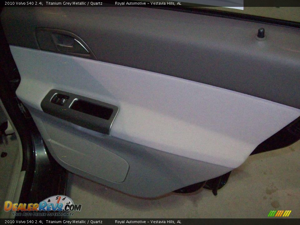 2010 Volvo S40 2.4i Titanium Grey Metallic / Quartz Photo #22