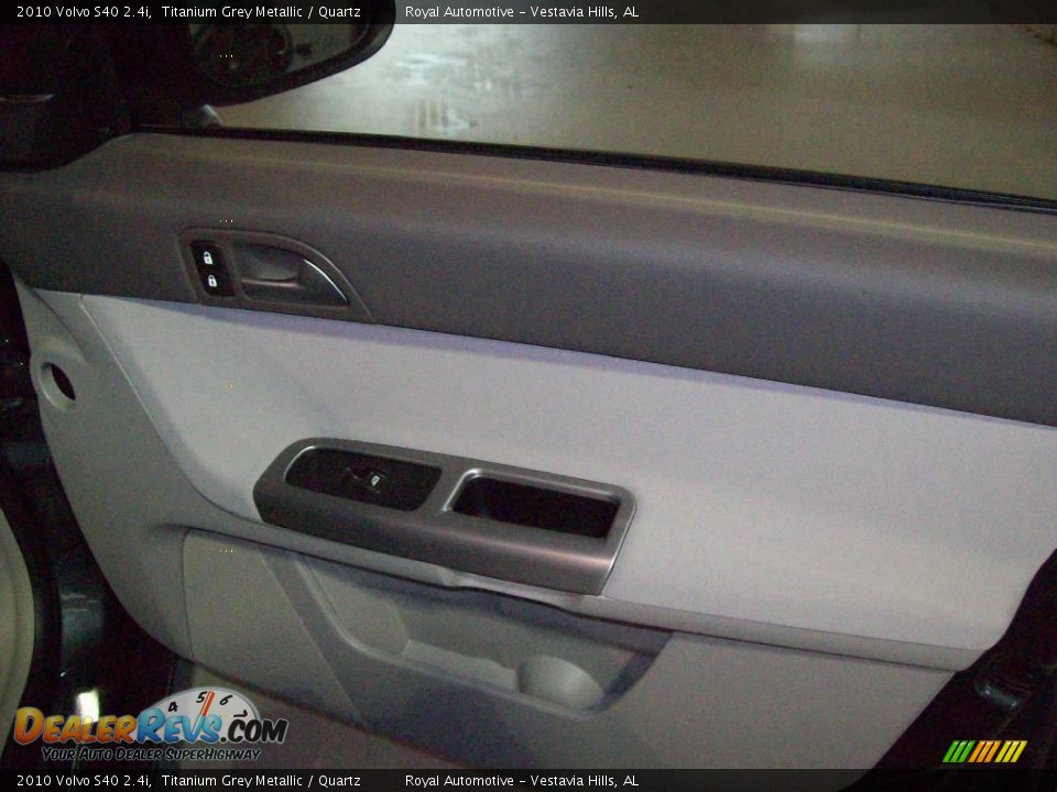2010 Volvo S40 2.4i Titanium Grey Metallic / Quartz Photo #24