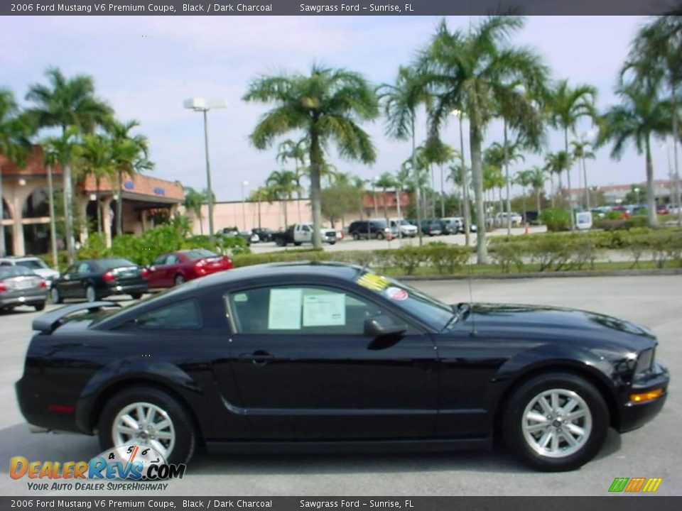 2006 Ford Mustang V6 Premium Coupe Black / Dark Charcoal Photo #2