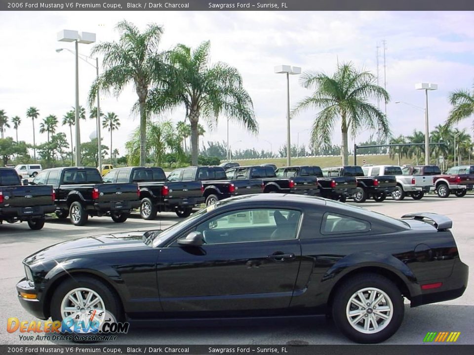 2006 Ford Mustang V6 Premium Coupe Black / Dark Charcoal Photo #6