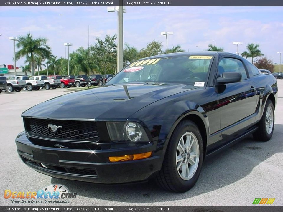 2006 Ford Mustang V6 Premium Coupe Black / Dark Charcoal Photo #7