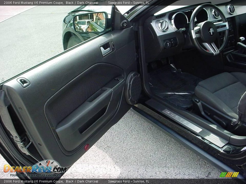 2006 Ford Mustang V6 Premium Coupe Black / Dark Charcoal Photo #9