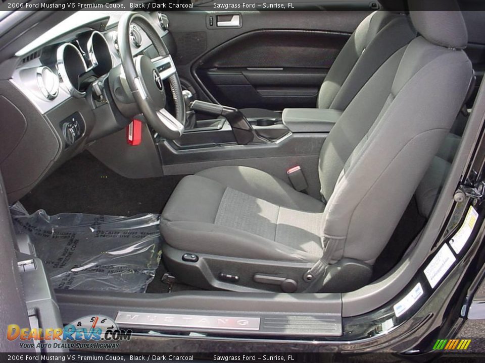 2006 Ford Mustang V6 Premium Coupe Black / Dark Charcoal Photo #10