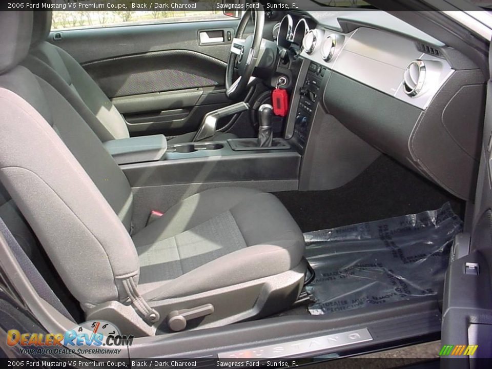 2006 Ford Mustang V6 Premium Coupe Black / Dark Charcoal Photo #11