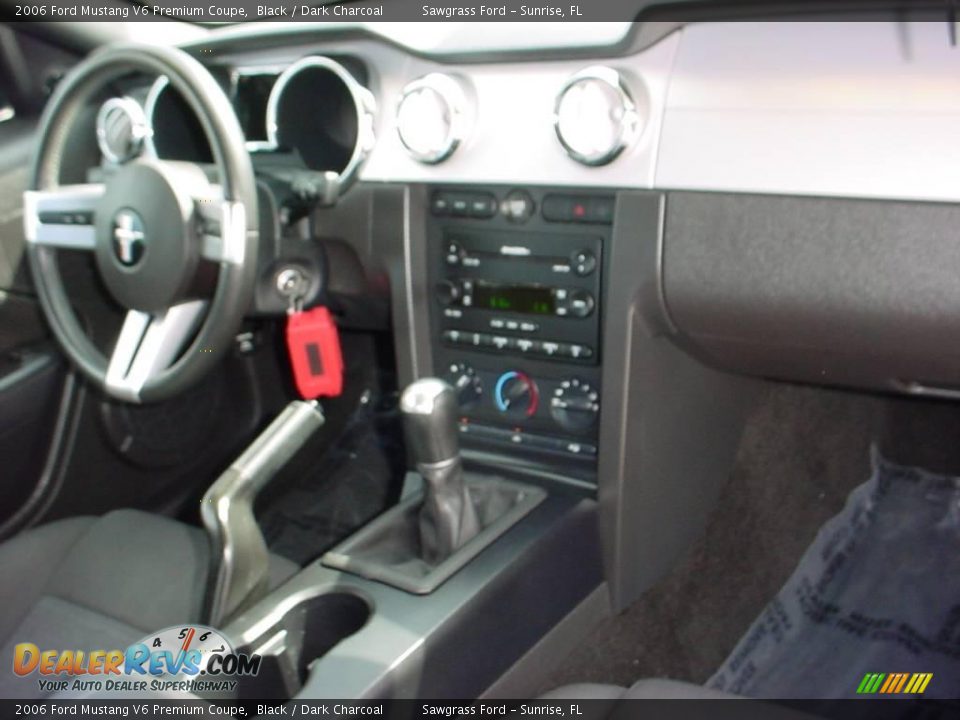 2006 Ford Mustang V6 Premium Coupe Black / Dark Charcoal Photo #13