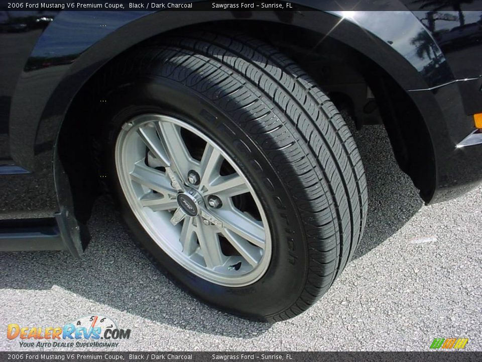 2006 Ford Mustang V6 Premium Coupe Black / Dark Charcoal Photo #14