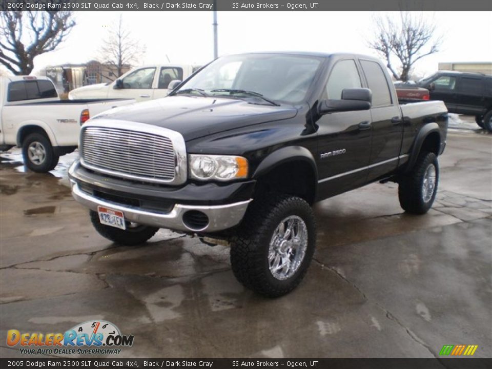 2005 Dodge Ram 2500 SLT Quad Cab 4x4 Black / Dark Slate Gray Photo #2