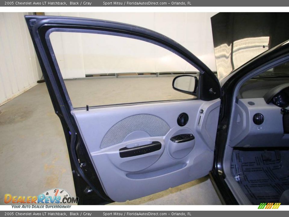 2005 Chevrolet Aveo LT Hatchback Black / Gray Photo #26
