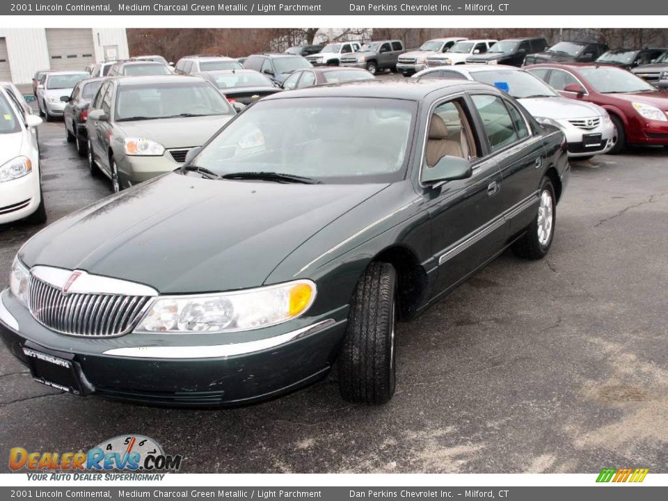 2001 Lincoln Continental Medium Charcoal Green Metallic / Light Parchment Photo #1