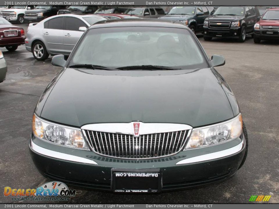 2001 Lincoln Continental Medium Charcoal Green Metallic / Light Parchment Photo #2