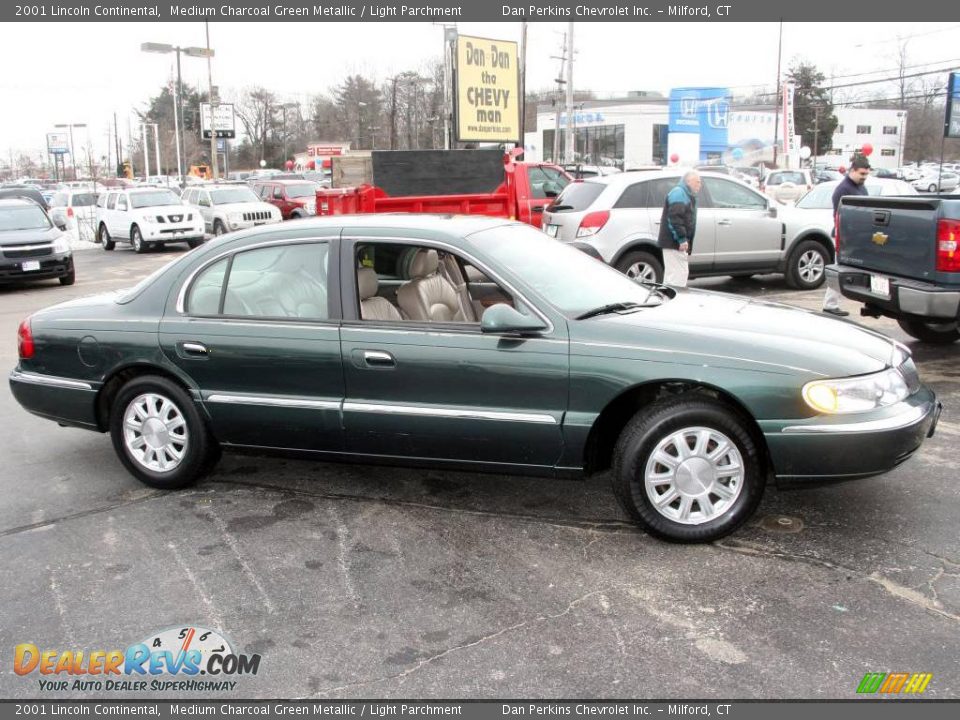2001 Lincoln Continental Medium Charcoal Green Metallic / Light Parchment Photo #4