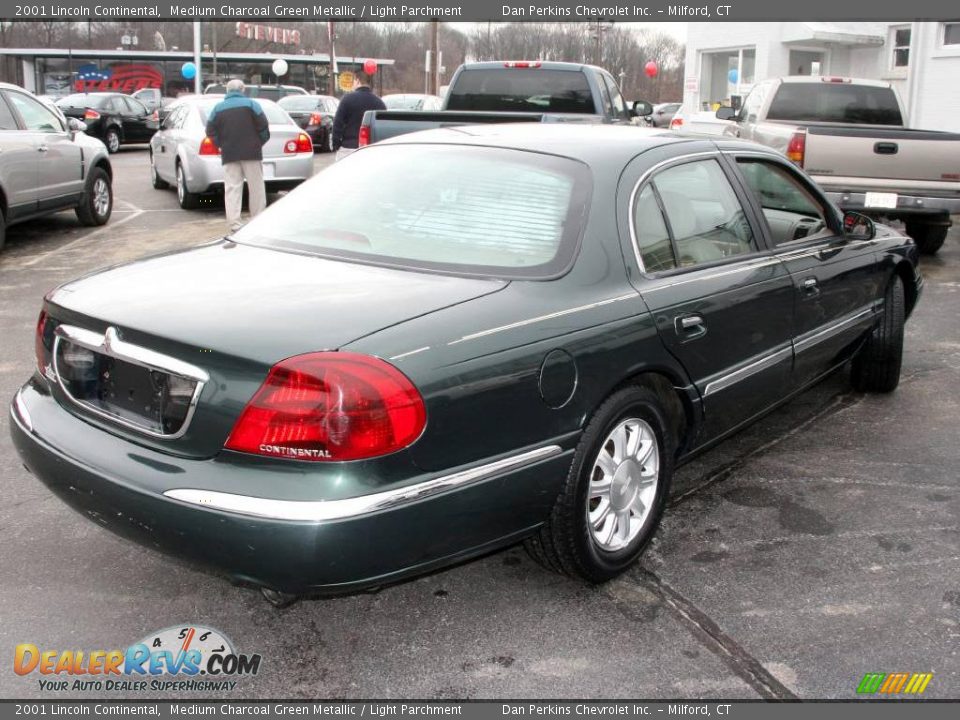 2001 Lincoln Continental Medium Charcoal Green Metallic / Light Parchment Photo #5