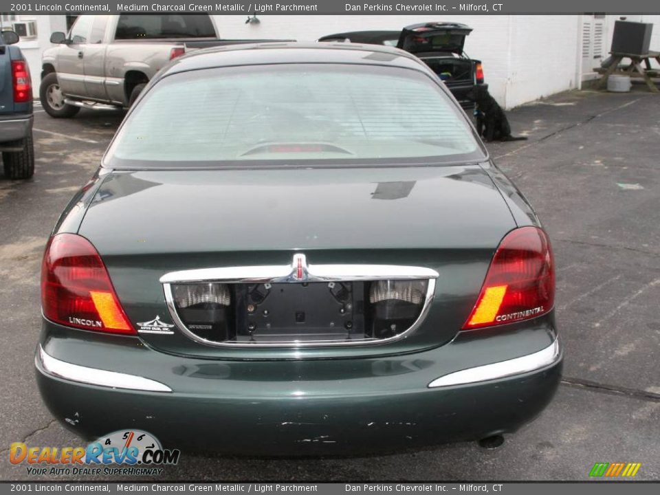 2001 Lincoln Continental Medium Charcoal Green Metallic / Light Parchment Photo #6