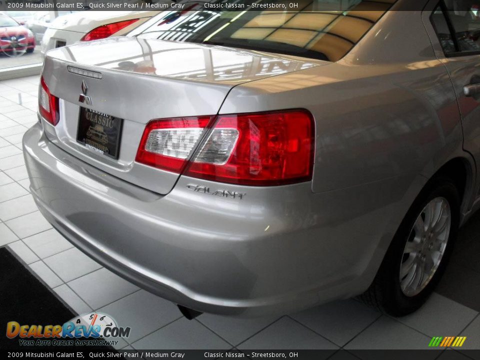 2009 Mitsubishi Galant ES Quick Silver Pearl / Medium Gray Photo #10