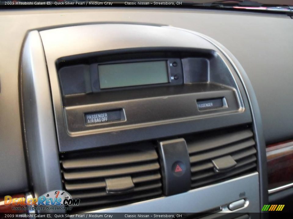 2009 Mitsubishi Galant ES Quick Silver Pearl / Medium Gray Photo #26