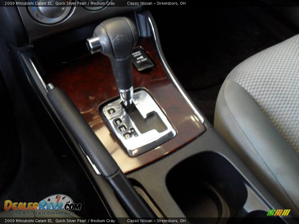 2009 Mitsubishi Galant ES Quick Silver Pearl / Medium Gray Photo #28