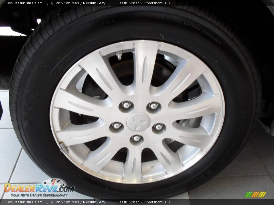 2009 Mitsubishi Galant ES Quick Silver Pearl / Medium Gray Photo #32
