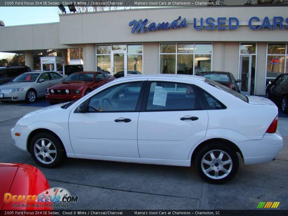 2005 Ford Focus ZX4 SE Sedan Cloud 9 White / Charcoal/Charcoal Photo #1