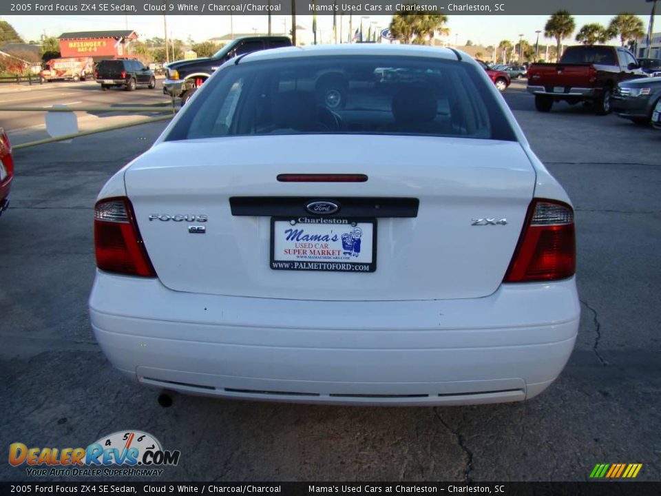 2005 Ford Focus ZX4 SE Sedan Cloud 9 White / Charcoal/Charcoal Photo #7