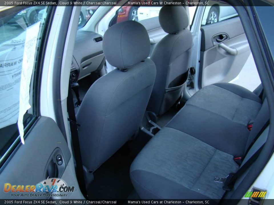 2005 Ford Focus ZX4 SE Sedan Cloud 9 White / Charcoal/Charcoal Photo #9