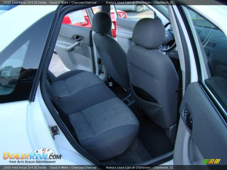 2005 Ford Focus ZX4 SE Sedan Cloud 9 White / Charcoal/Charcoal Photo #11