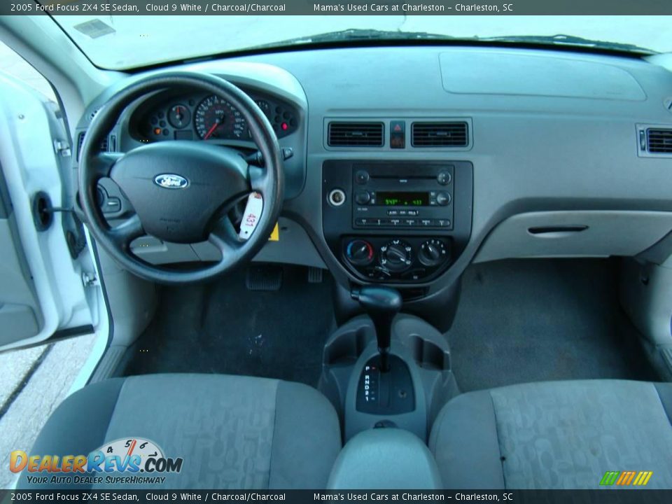 2005 Ford Focus ZX4 SE Sedan Cloud 9 White / Charcoal/Charcoal Photo #12