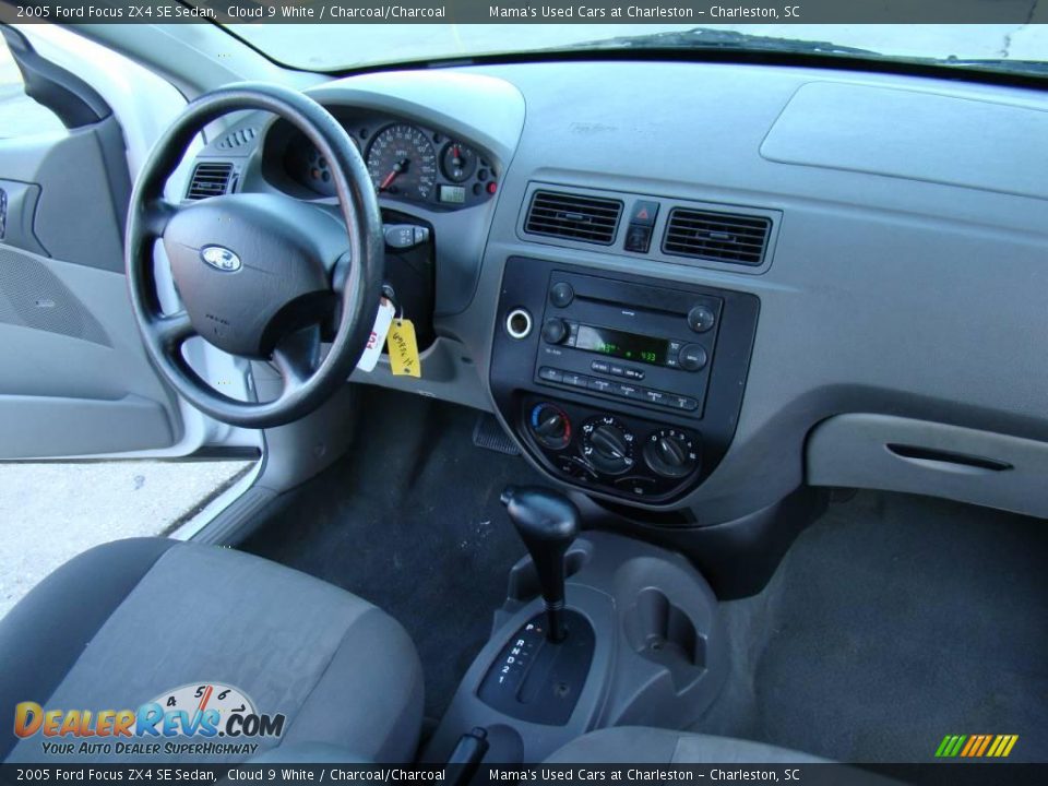 2005 Ford Focus ZX4 SE Sedan Cloud 9 White / Charcoal/Charcoal Photo #13