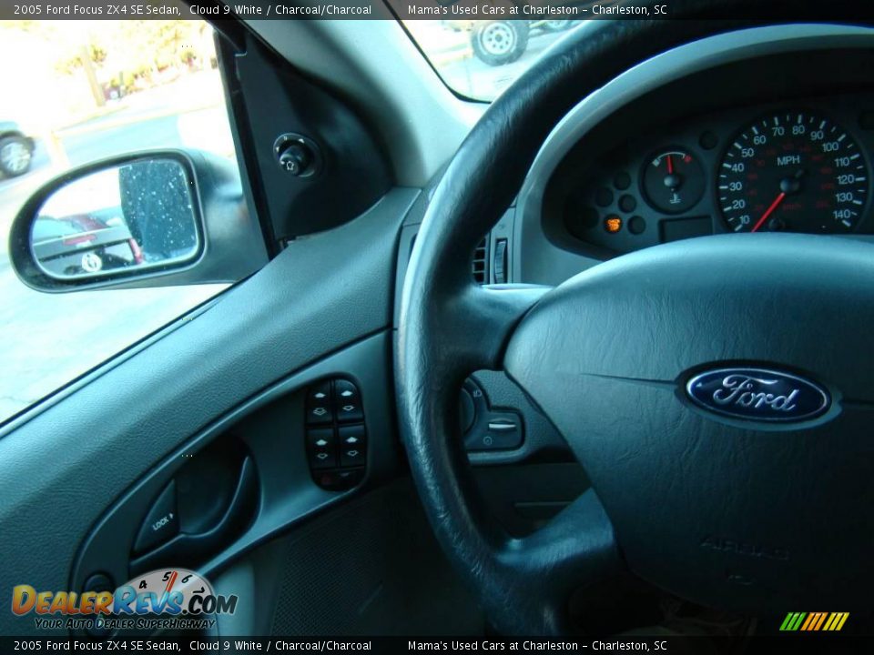 2005 Ford Focus ZX4 SE Sedan Cloud 9 White / Charcoal/Charcoal Photo #17