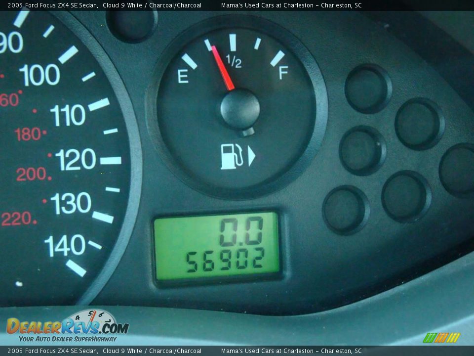 2005 Ford Focus ZX4 SE Sedan Cloud 9 White / Charcoal/Charcoal Photo #19