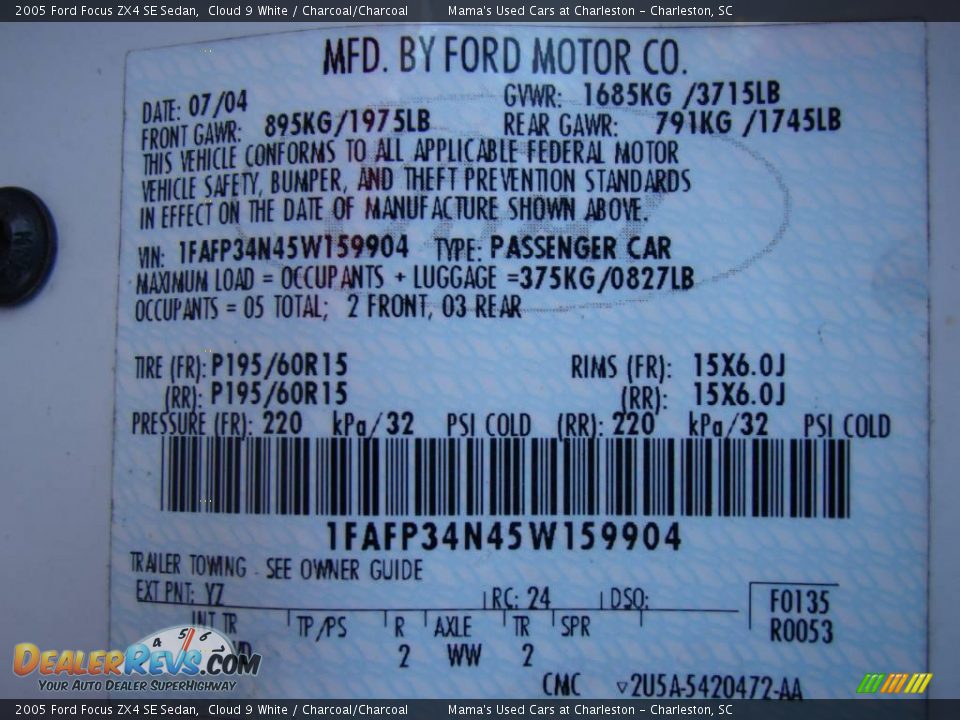 2005 Ford Focus ZX4 SE Sedan Cloud 9 White / Charcoal/Charcoal Photo #20