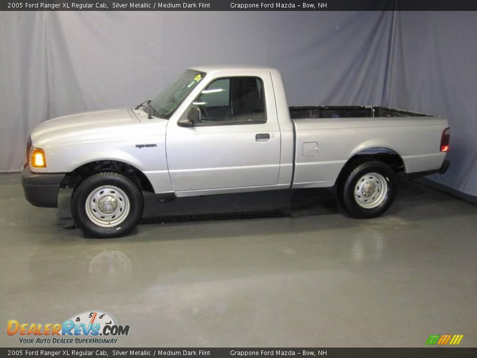 2005 Ford Ranger XL Regular Cab Silver Metallic / Medium Dark Flint Photo #2