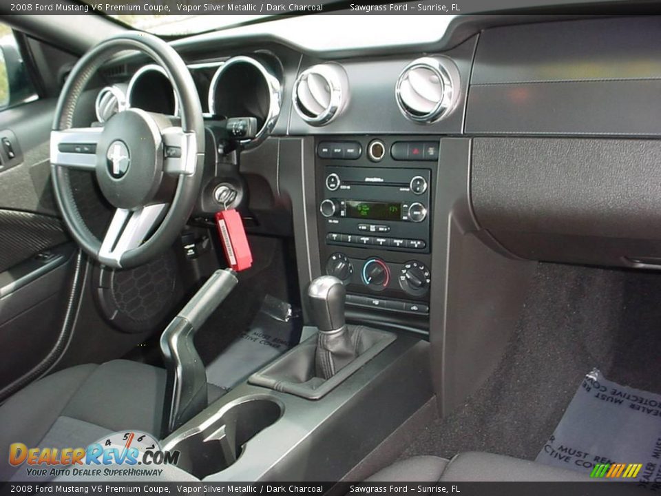 2008 Ford Mustang V6 Premium Coupe Vapor Silver Metallic / Dark Charcoal Photo #13