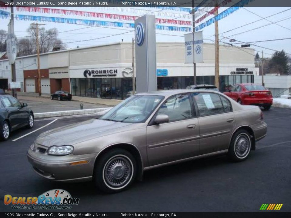 1999 Oldsmobile Cutlass GL Sand Beige Metallic / Neutral Photo #1
