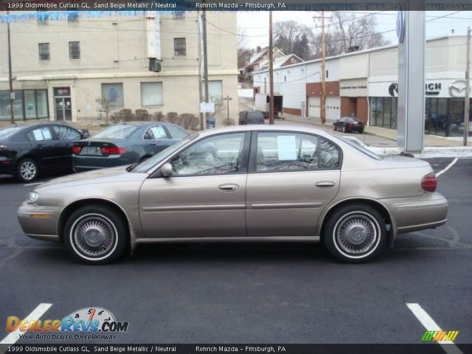 1999 Oldsmobile Cutlass GL Sand Beige Metallic / Neutral Photo #2