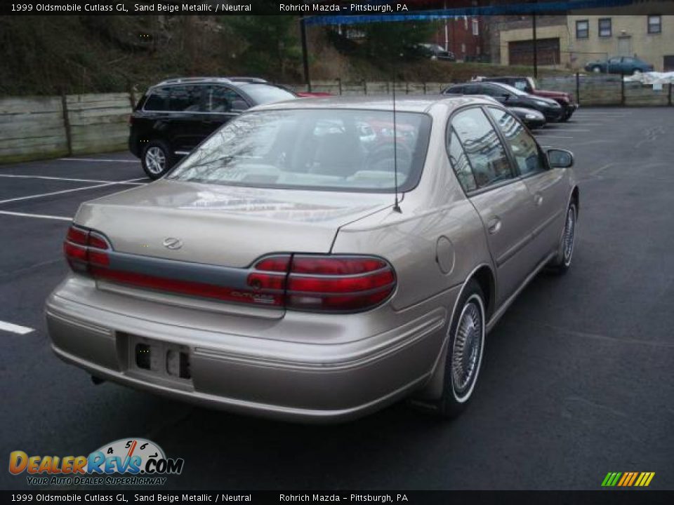 1999 Oldsmobile Cutlass GL Sand Beige Metallic / Neutral Photo #5