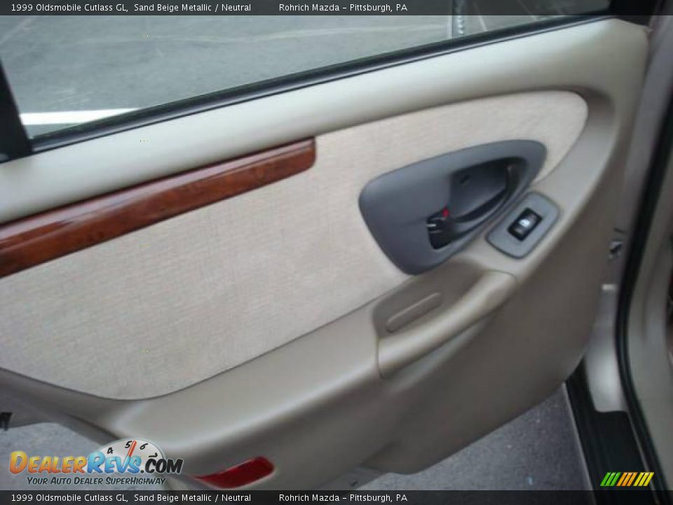 1999 Oldsmobile Cutlass GL Sand Beige Metallic / Neutral Photo #13