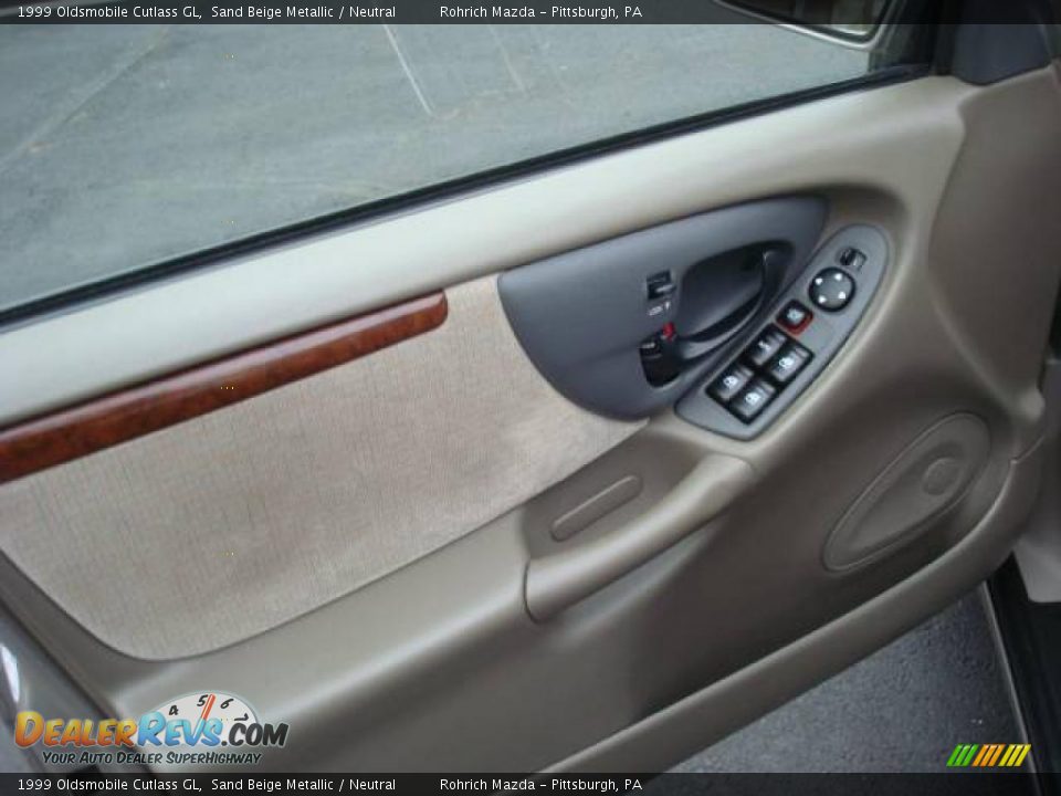 1999 Oldsmobile Cutlass GL Sand Beige Metallic / Neutral Photo #14