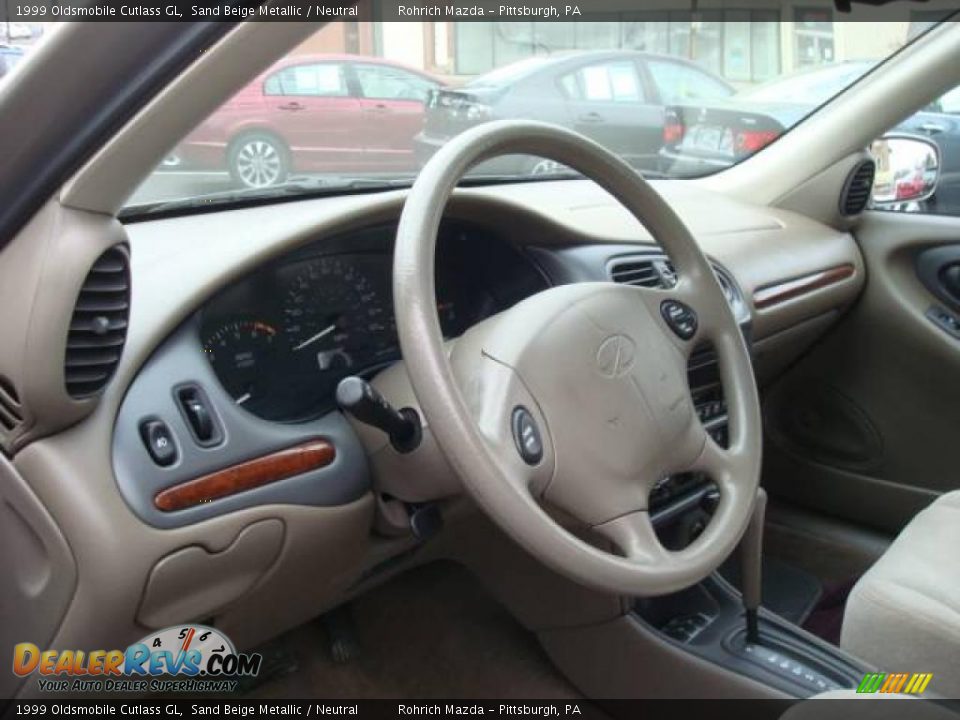 1999 Oldsmobile Cutlass GL Sand Beige Metallic / Neutral Photo #17