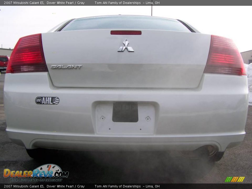 2007 Mitsubishi Galant ES Dover White Pearl / Gray Photo #5