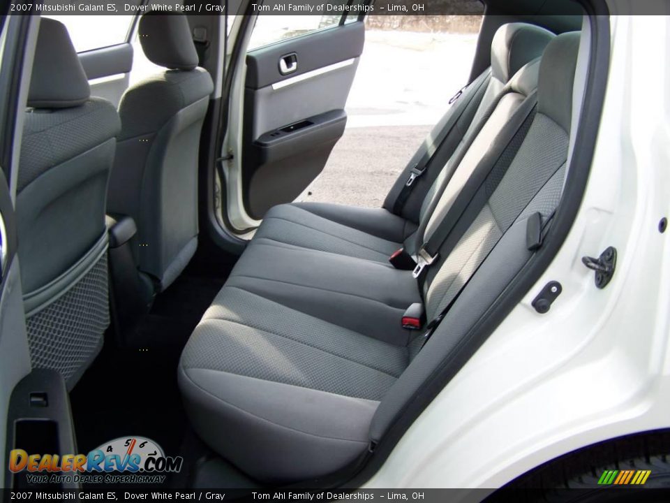 2007 Mitsubishi Galant ES Dover White Pearl / Gray Photo #10