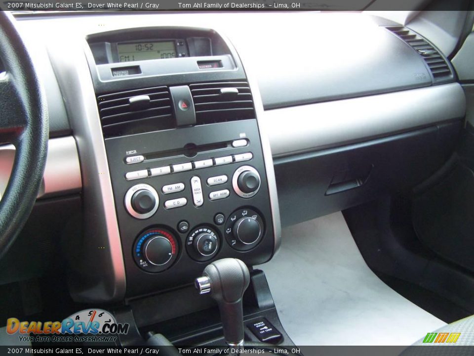 2007 Mitsubishi Galant ES Dover White Pearl / Gray Photo #17
