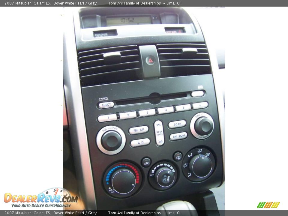 2007 Mitsubishi Galant ES Dover White Pearl / Gray Photo #18
