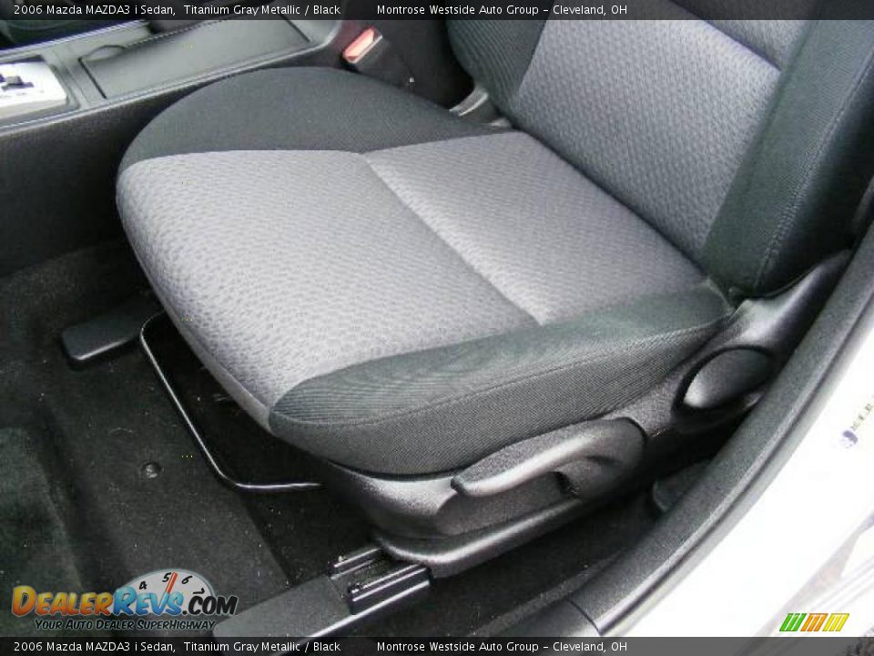 2006 Mazda MAZDA3 i Sedan Titanium Gray Metallic / Black Photo #10
