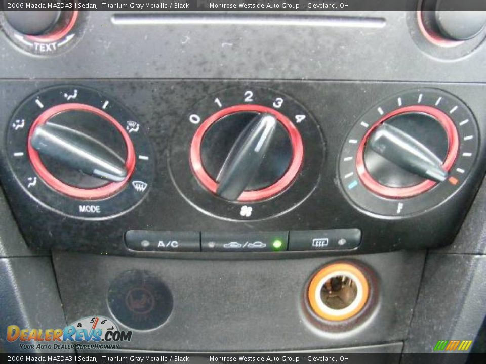 2006 Mazda MAZDA3 i Sedan Titanium Gray Metallic / Black Photo #21