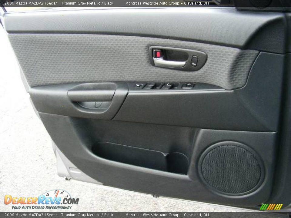 2006 Mazda MAZDA3 i Sedan Titanium Gray Metallic / Black Photo #24