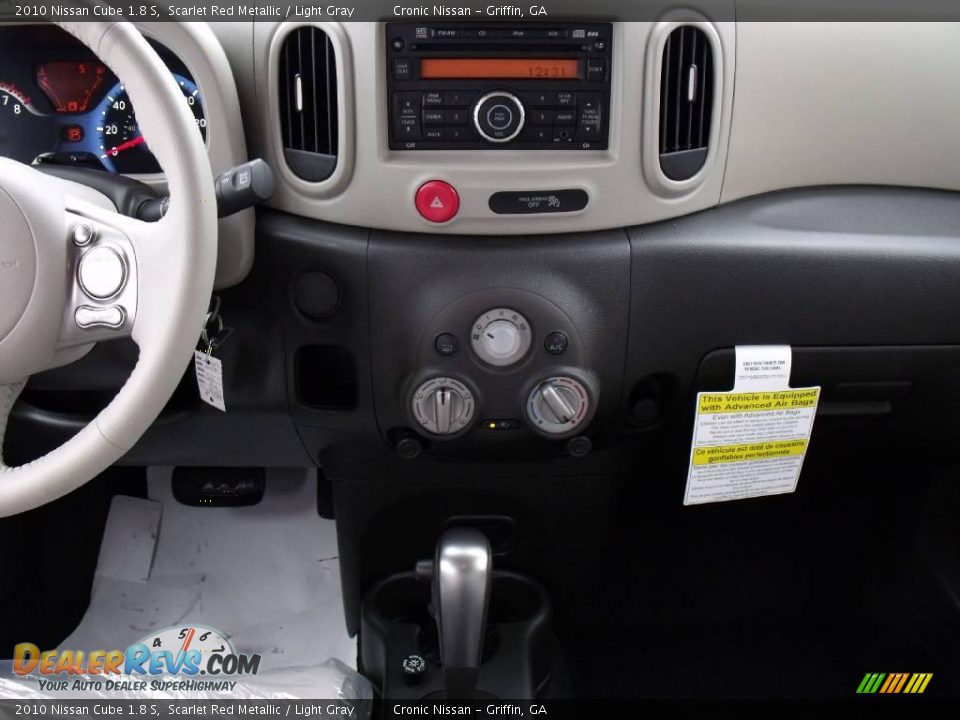 2010 Nissan Cube 1.8 S Scarlet Red Metallic / Light Gray Photo #10