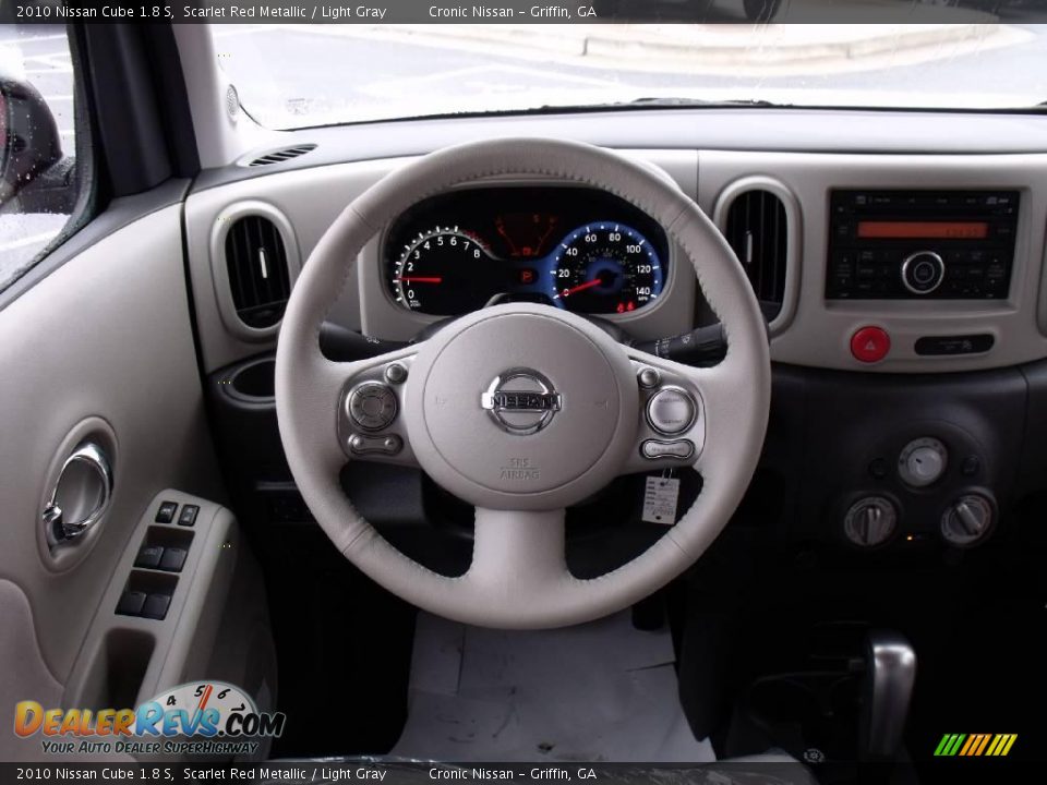 2010 Nissan Cube 1.8 S Scarlet Red Metallic / Light Gray Photo #11