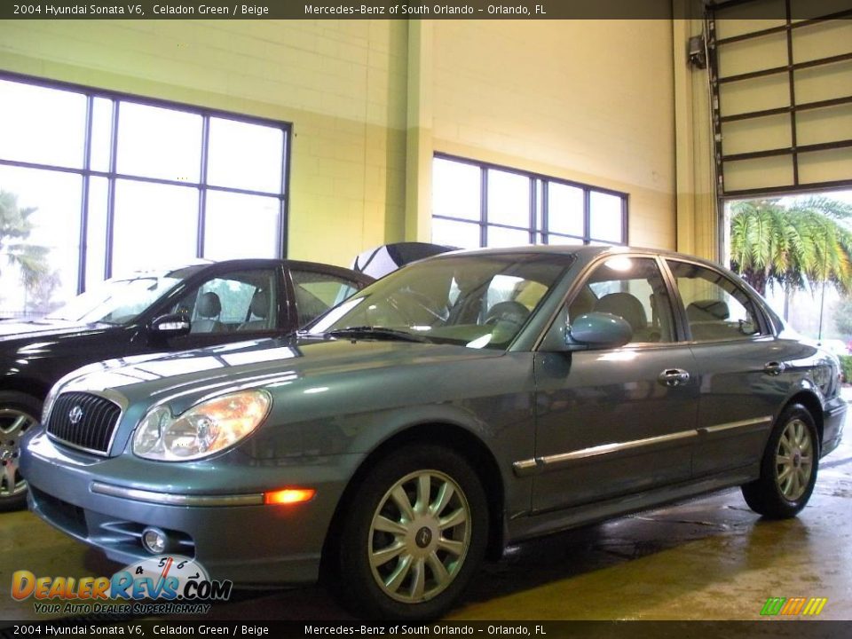 2004 Hyundai Sonata V6 Celadon Green / Beige Photo #2