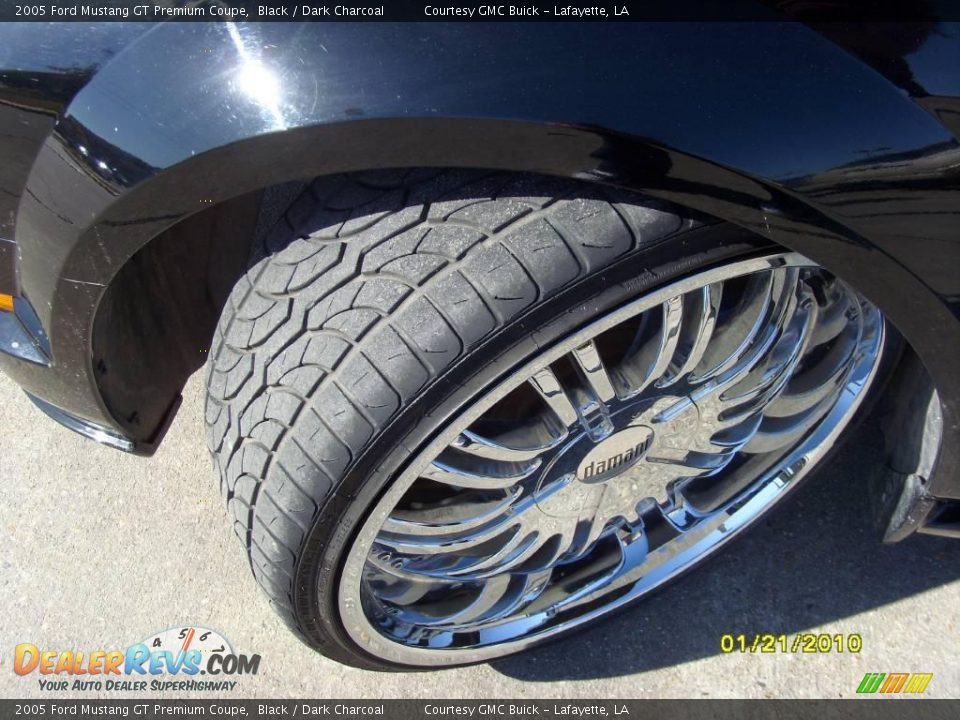 2005 Ford Mustang GT Premium Coupe Black / Dark Charcoal Photo #17