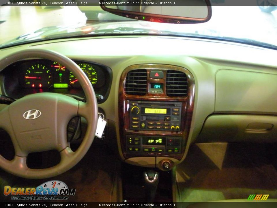 2004 Hyundai Sonata V6 Celadon Green / Beige Photo #17